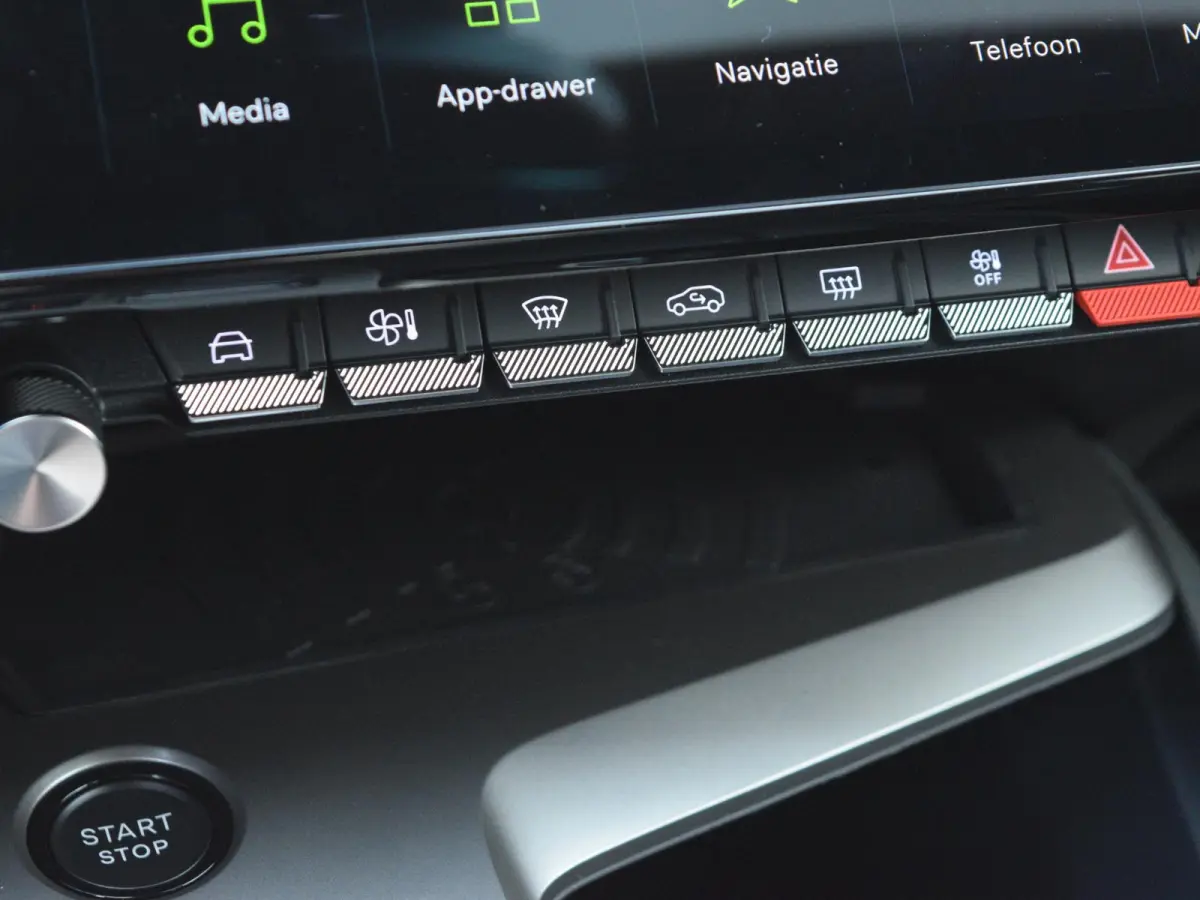 1.2 GT Exclusive Hybrid 145 UIT VOORRAAD LEVERBAAR