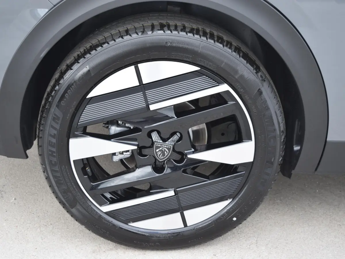 1.2 GT Exclusive Hybrid 145 UIT VOORRAAD LEVERBAAR