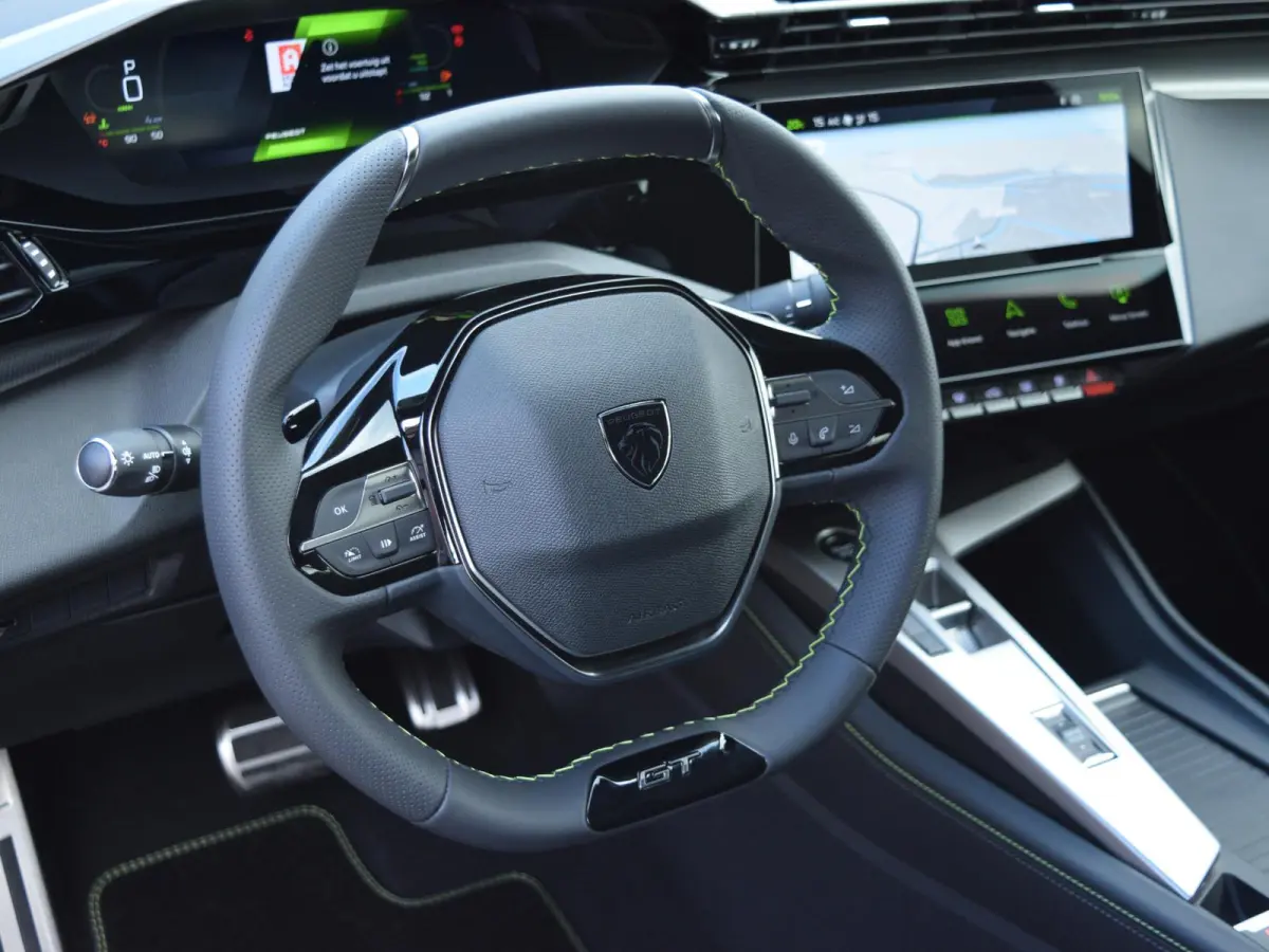 1.2 GT Exclusive Hybrid 145 UIT VOORRAAD LEVERBAAR