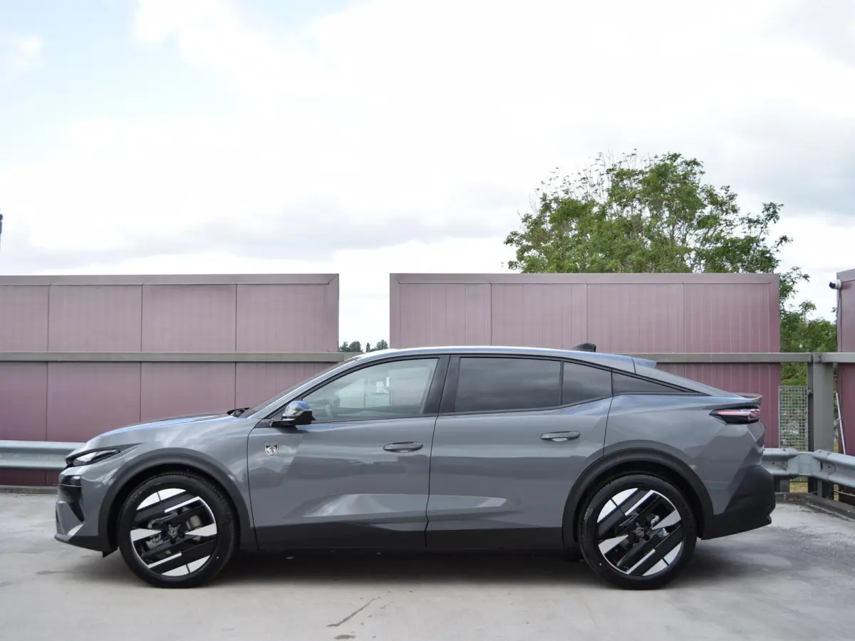 1.2 GT Exclusive Hybrid 145 UIT VOORRAAD LEVERBAAR