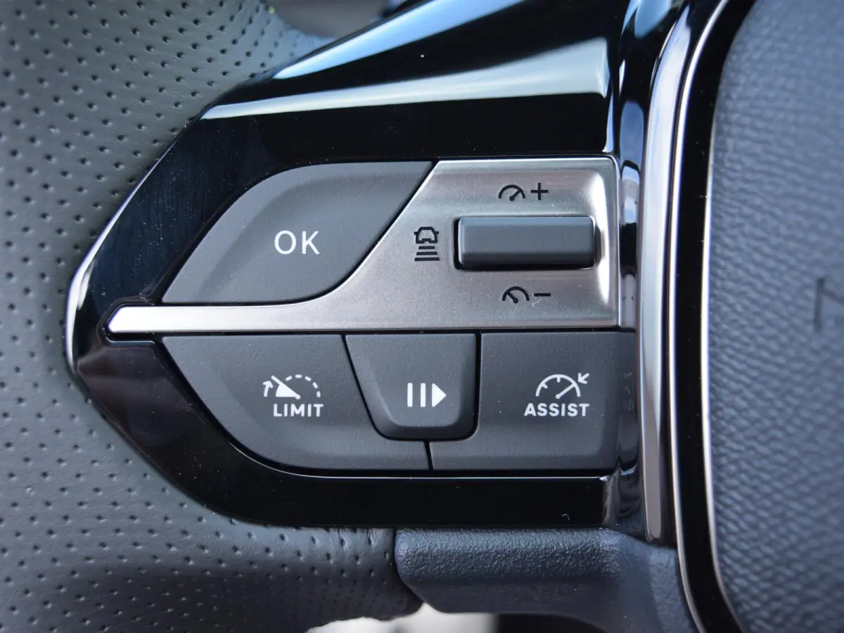 1.2 GT Exclusive Hybrid 145 UIT VOORRAAD LEVERBAAR