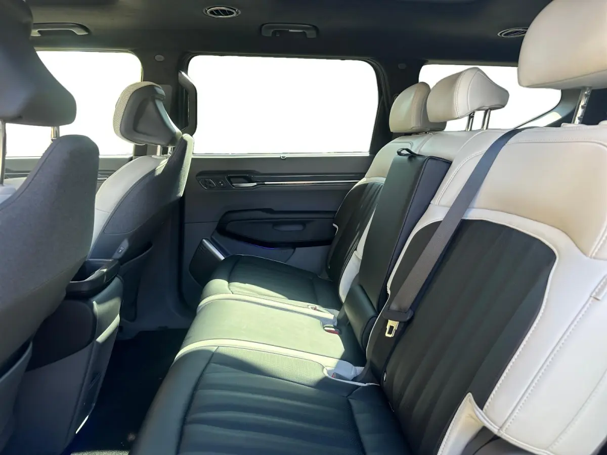 GT-line AWD 99,8 kwh 7 zits | 385 PK | Geventileerde/verwarmde stoelen | Wireless Carplay & Android auto | 2.500 kg trekgewicht | Meridian | Fabrieksgarantie t/m 19-6-2033 +3x 1 jaar*  | NAP
