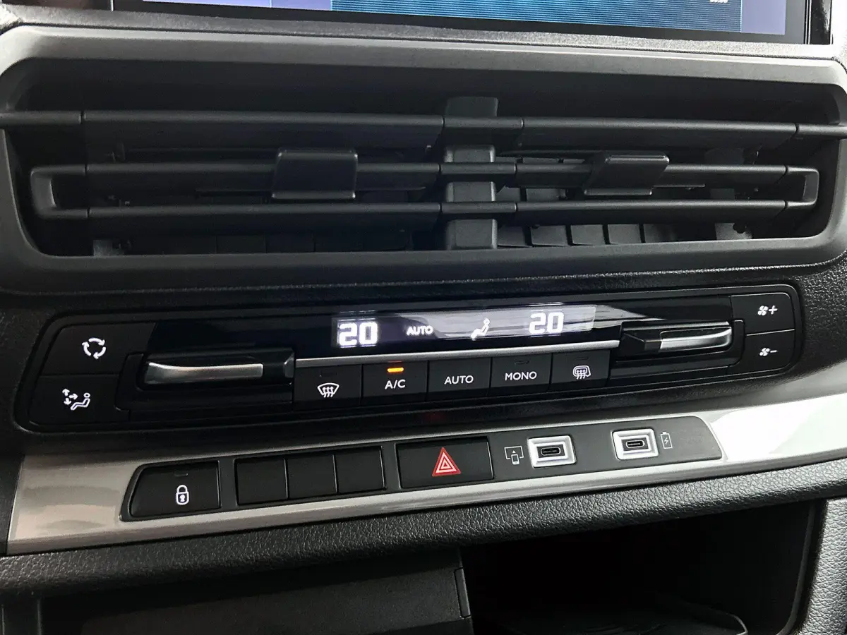 2.0 180PK L3 Automaat Dubbele Cabine 2 schuifdeuren Android Auto/Apple CarPlay Navigatie Keyless Entry&Start Climate Control Camera Cruise Control Houten afwerking laadruimte Trekhaak lichtm
