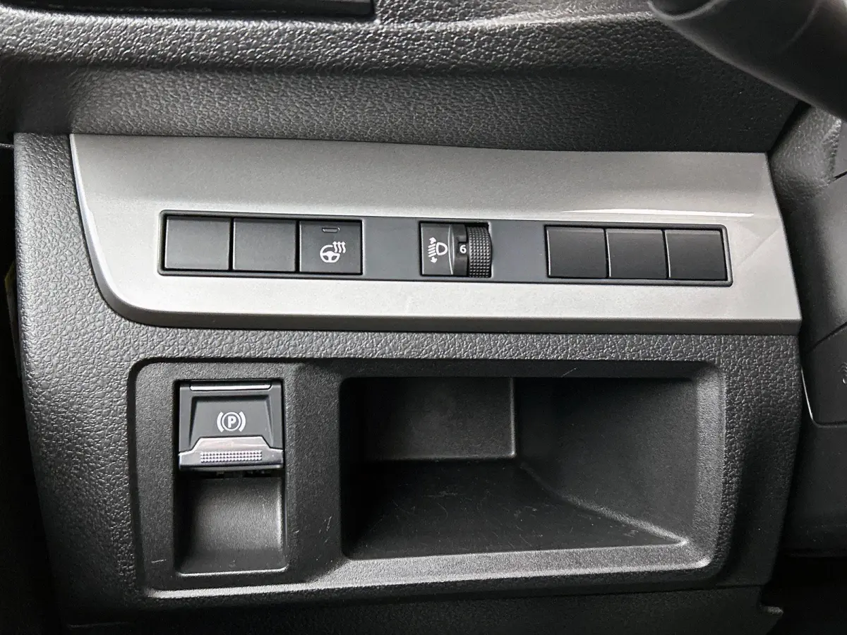 2.0 180PK L3 Automaat Dubbele Cabine 2 schuifdeuren Android Auto/Apple CarPlay Navigatie Keyless Entry&Start Climate Control Camera Cruise Control Houten afwerking laadruimte Trekhaak lichtm