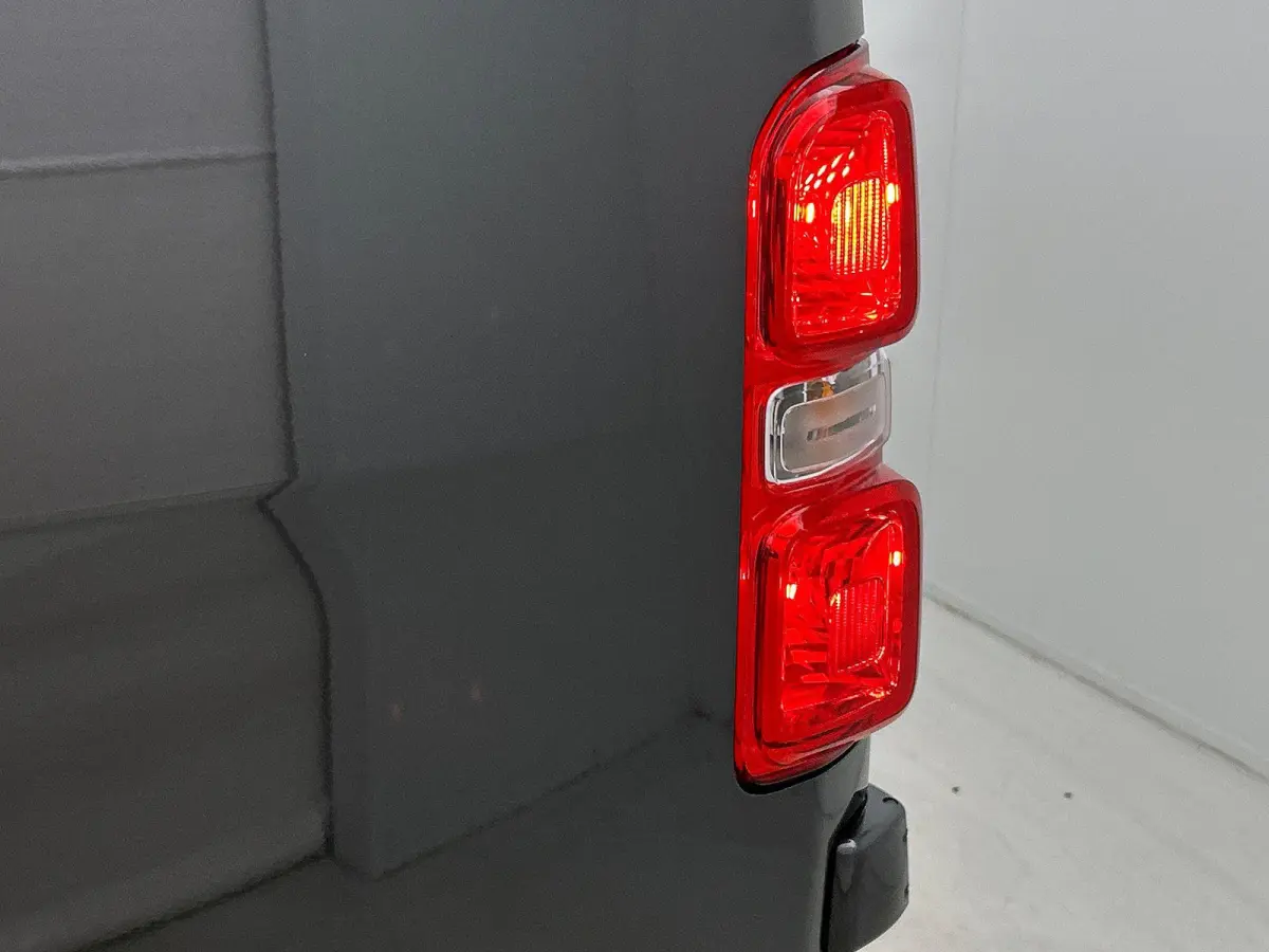 2.0 180PK L3 Automaat Dubbele Cabine 2 schuifdeuren Android Auto/Apple CarPlay Navigatie Keyless Entry&Start Climate Control Camera Cruise Control Houten afwerking laadruimte Trekhaak lichtm