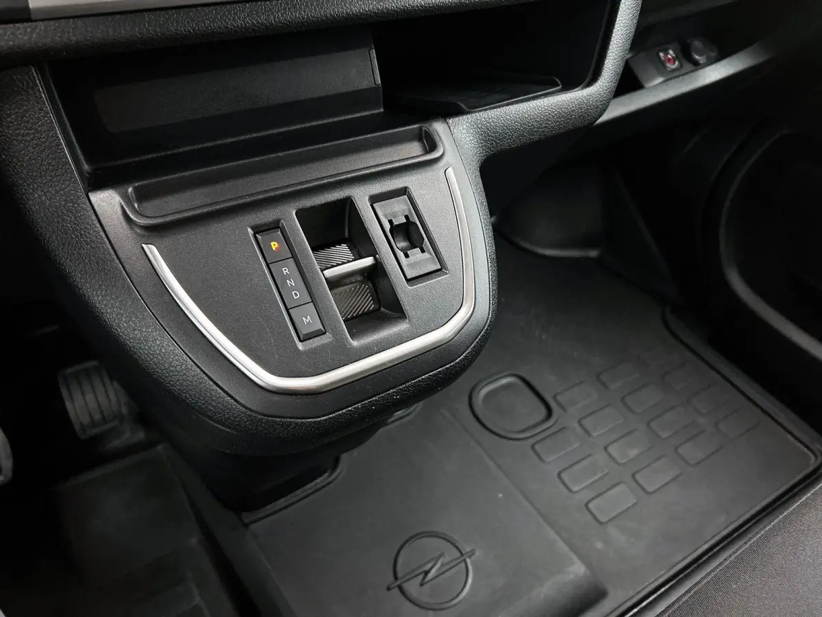 2.0 180PK L3 Automaat Dubbele Cabine 2 schuifdeuren Android Auto/Apple CarPlay Navigatie Keyless Entry&Start Climate Control Camera Cruise Control Houten afwerking laadruimte Trekhaak lichtm