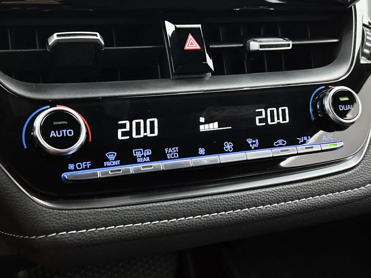 1.8 Hybrid Business / Pdc+Camera / Radio multimedia / Airco-ecc. / Apk 09-2027