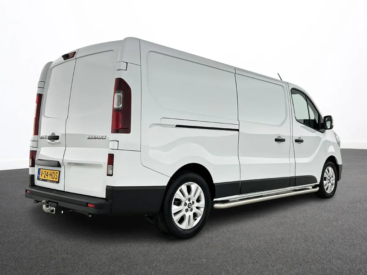 2.0 Blue dC1 150PK T30 L2H1 Advance Automaat Navigatie Airco Lichtmetalen velgen Betimmering Trekhaak Camera Parkeersensoren Dab
