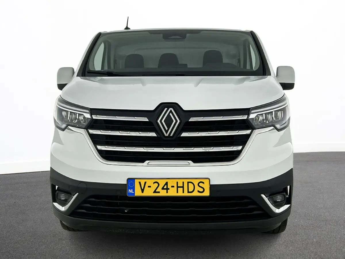 2.0 Blue dC1 150PK T30 L2H1 Advance Automaat Navigatie Airco Lichtmetalen velgen Betimmering Trekhaak Camera Parkeersensoren Dab