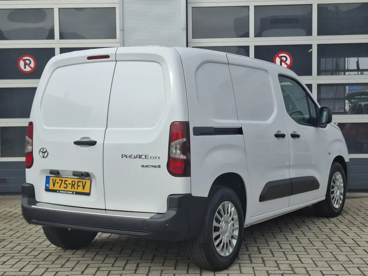 Comfort 50 kWh | Apple Carplay/Android Auto | Bluetooth | Cruise Control | Achteruirijcamera | Parkeersensoren Achter | Airco | Zijschuifeur Rechts |