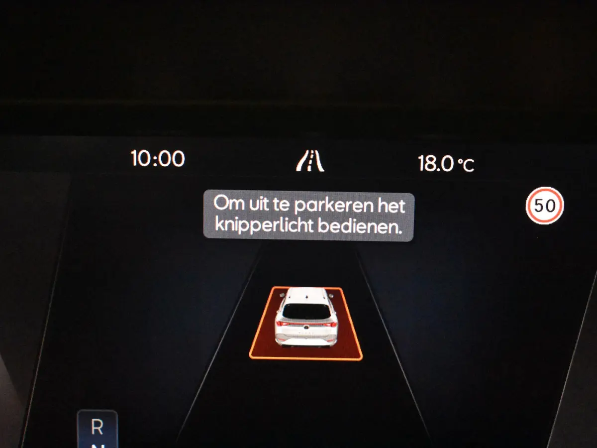 | Camera | Parkeer assistent | Cruise control Adapt | Apple car /Android auto | Keyless | Navi | DAB | LED | 18"LMV