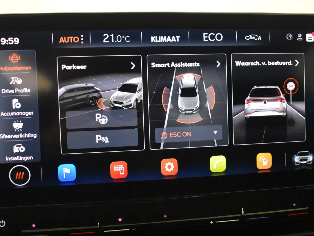 | Camera | Parkeer assistent | Cruise control Adapt | Apple car /Android auto | Keyless | Navi | DAB | LED | 18"LMV