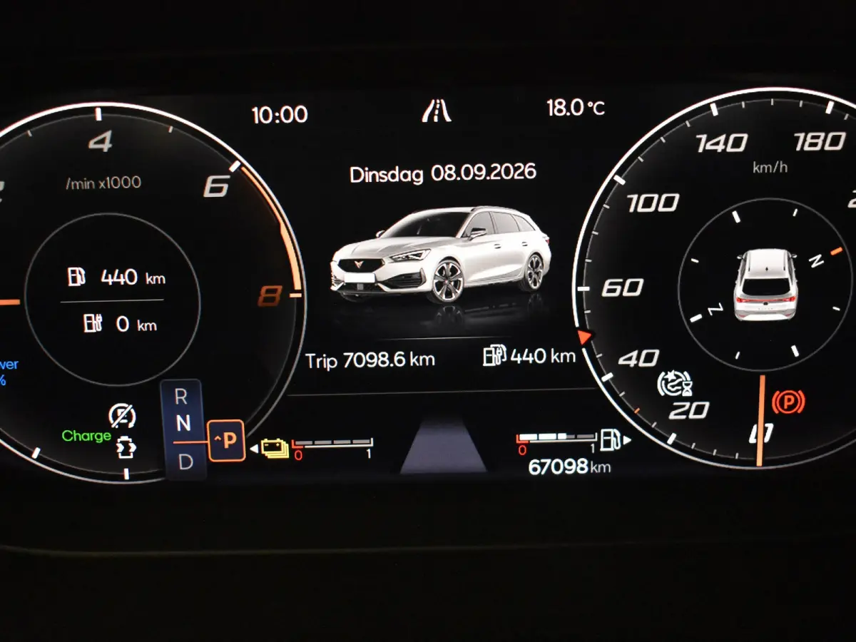 | Camera | Parkeer assistent | Cruise control Adapt | Apple car /Android auto | Keyless | Navi | DAB | LED | 18"LMV