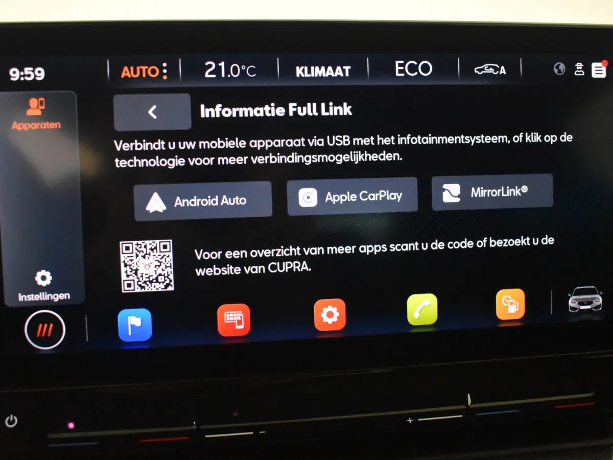 | Camera | Parkeer assistent | Cruise control Adapt | Apple car /Android auto | Keyless | Navi | DAB | LED | 18"LMV