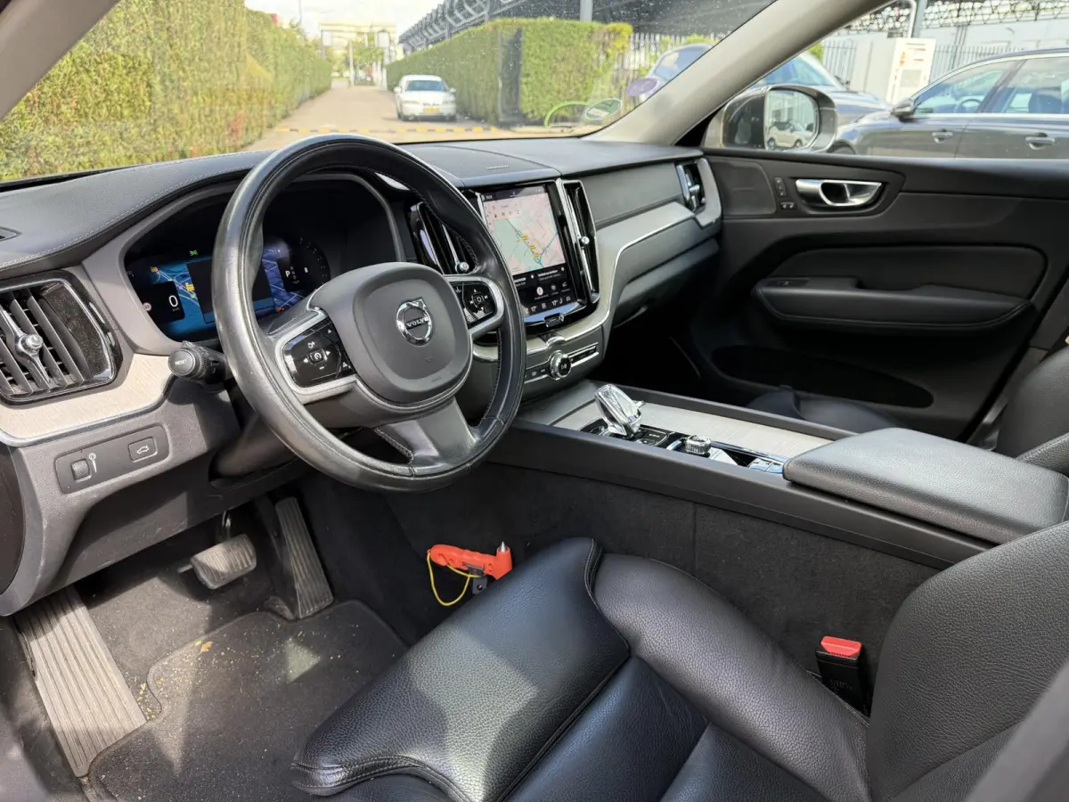 B5 Inscription | Trekhaak | Pano dak | Head up display | Bliss | Keyless |
