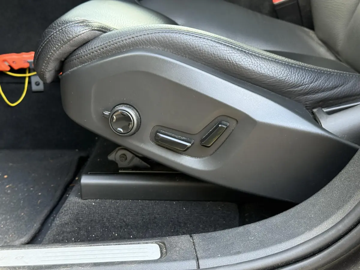 B5 Inscription | Trekhaak | Pano dak | Head up display | Bliss | Keyless |