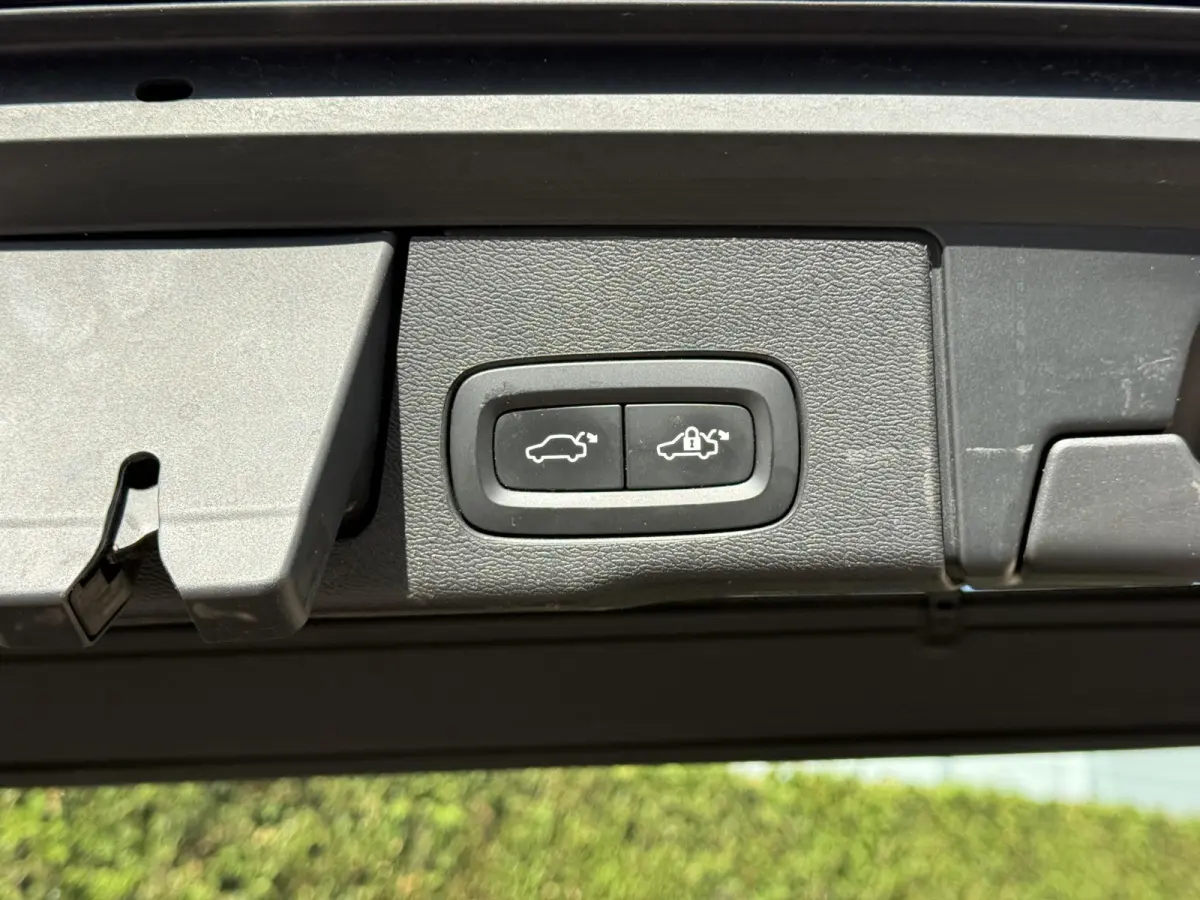 B5 Inscription | Trekhaak | Pano dak | Head up display | Bliss | Keyless |