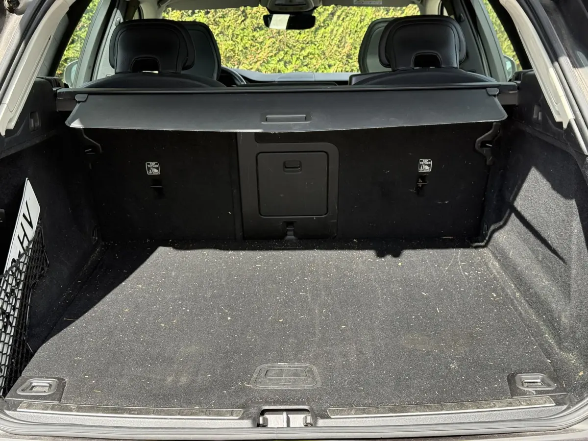 B5 Inscription | Trekhaak | Pano dak | Head up display | Bliss | Keyless |
