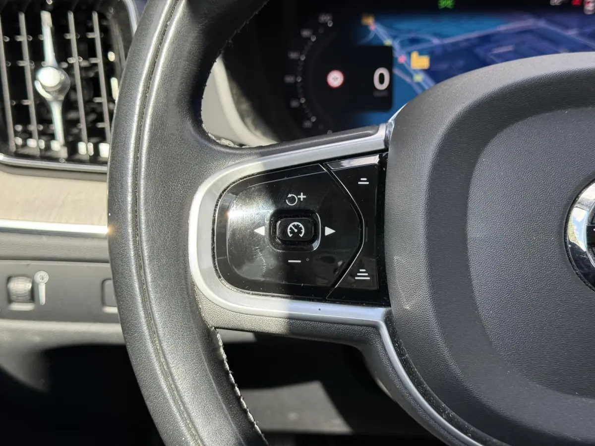 B5 Inscription | Trekhaak | Pano dak | Head up display | Bliss | Keyless |