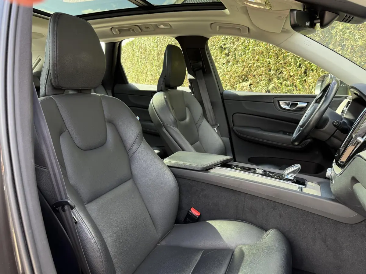 B5 Inscription | Trekhaak | Pano dak | Head up display | Bliss | Keyless |