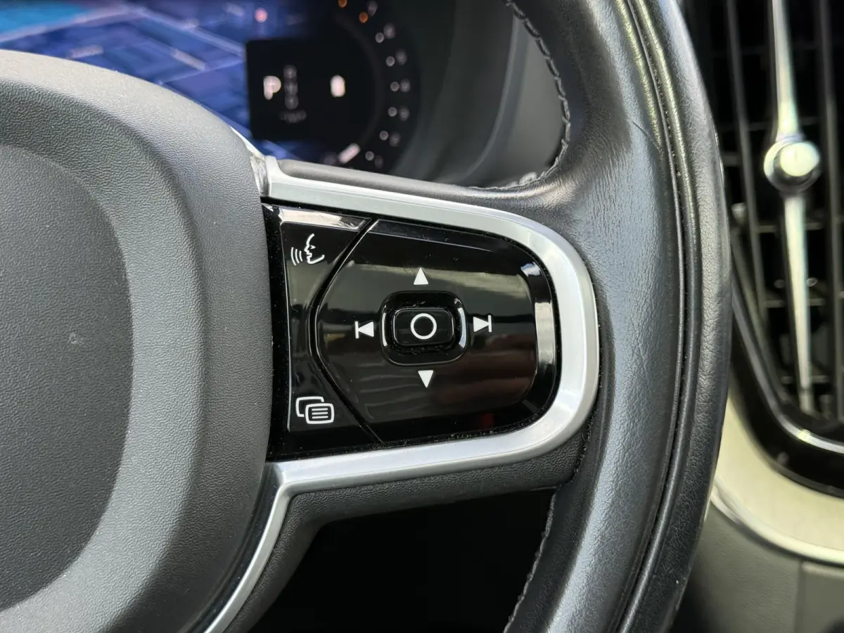 B5 Inscription | Trekhaak | Pano dak | Head up display | Bliss | Keyless |