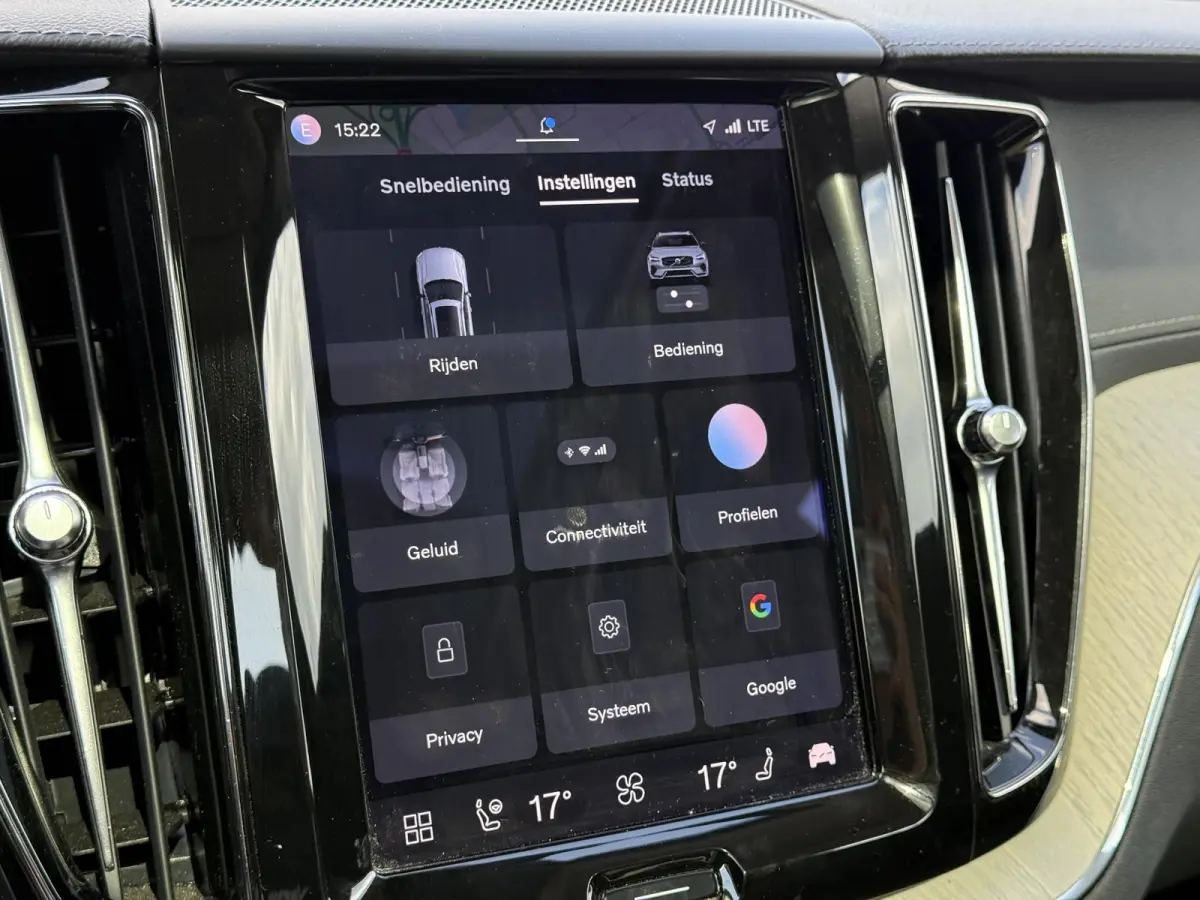 B5 Inscription | Trekhaak | Pano dak | Head up display | Bliss | Keyless |