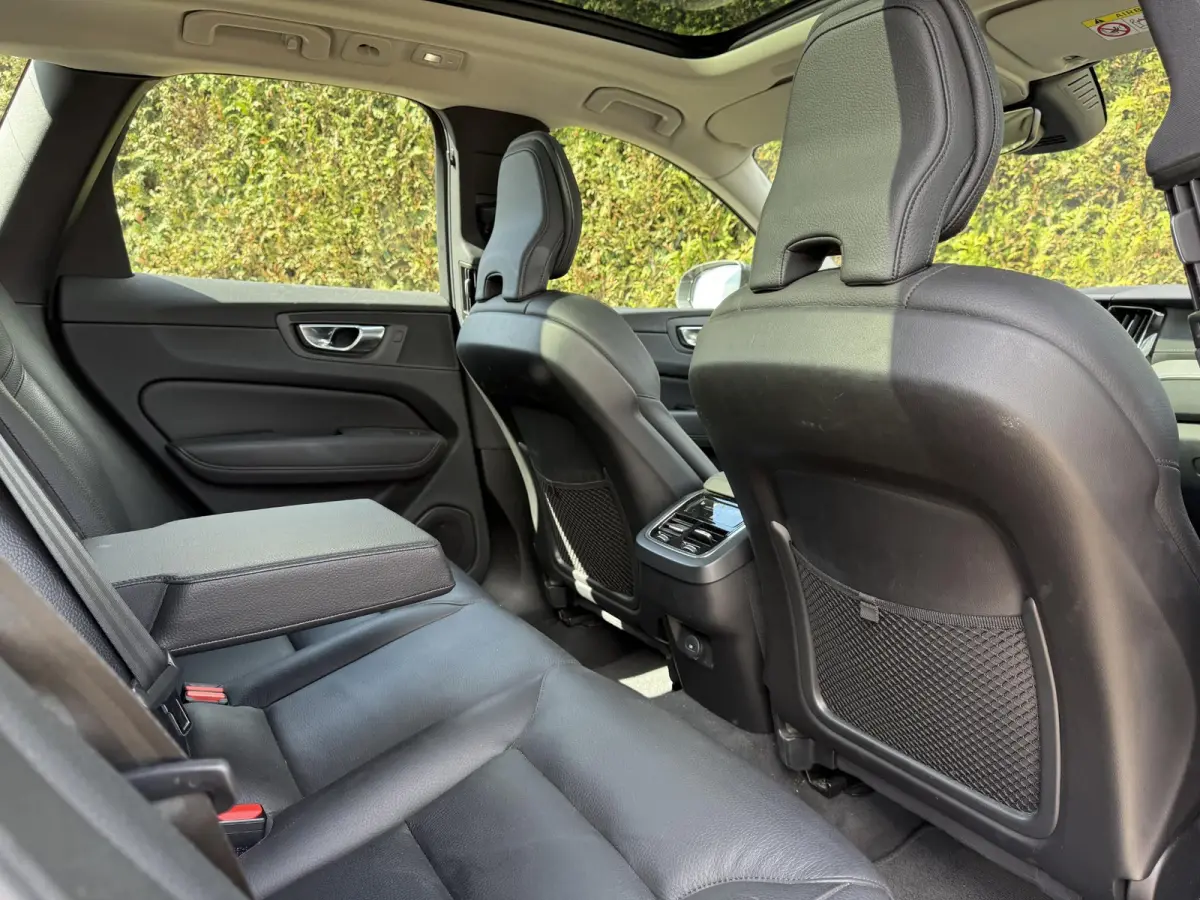 B5 Inscription | Trekhaak | Pano dak | Head up display | Bliss | Keyless |