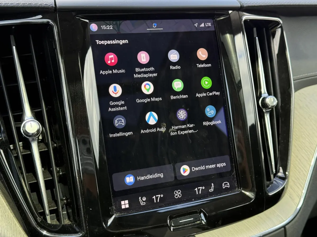 B5 Inscription | Trekhaak | Pano dak | Head up display | Bliss | Keyless |