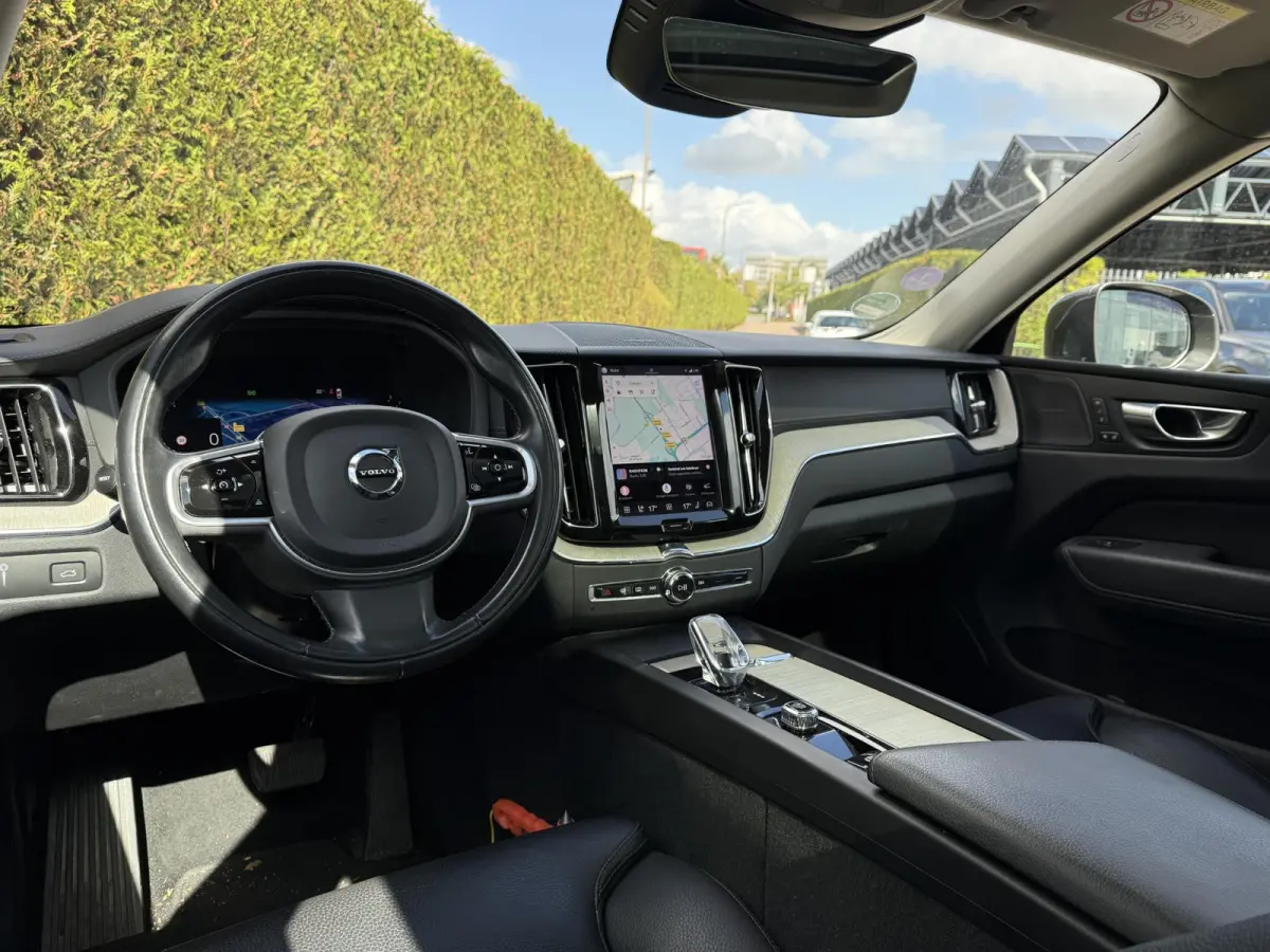 B5 Inscription | Trekhaak | Pano dak | Head up display | Bliss | Keyless |