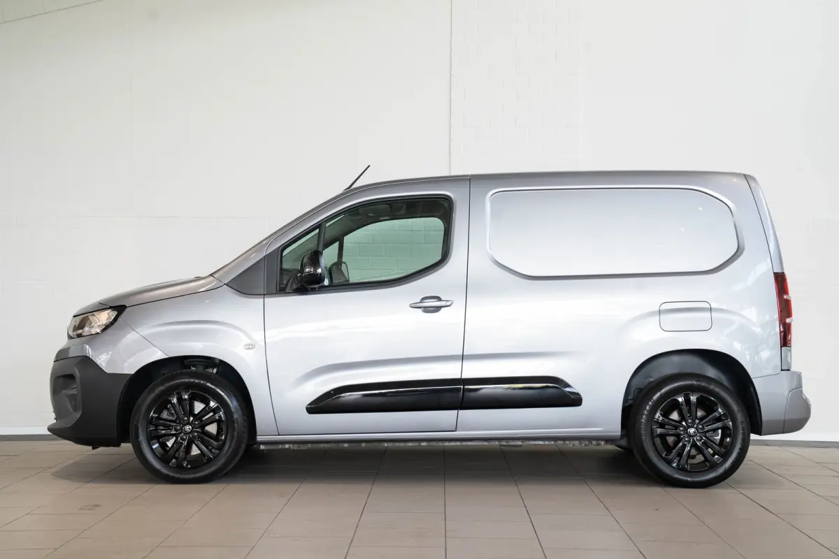 1.5 BlueHDi 130 EAT8 S&S L1 | Trekhaak | Camera | Climate Controle | Keyless | Apple Carplay & Android Auto | Elektrisch inklapbare buitenspiegels |