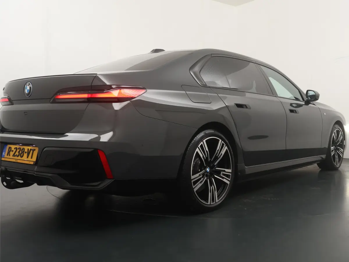 xDrive60 106 kWh | Bowers & Wilkins | Trekhaak | Massage voorstoelen | Connoisseur Pack | Driving Assistant Professional |  Gelaagd glas | panoramadak Sky Lounge