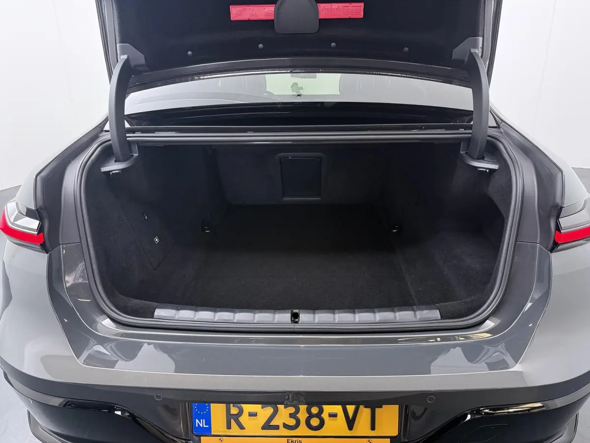 xDrive60 106 kWh | Bowers & Wilkins | Trekhaak | Massage voorstoelen | Connoisseur Pack | Driving Assistant Professional |  Gelaagd glas | panoramadak Sky Lounge