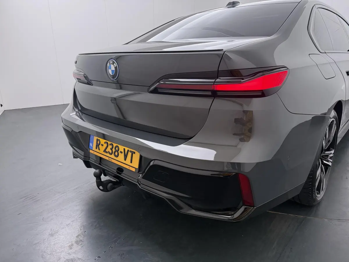 xDrive60 106 kWh | Bowers & Wilkins | Trekhaak | Massage voorstoelen | Connoisseur Pack | Driving Assistant Professional |  Gelaagd glas | panoramadak Sky Lounge