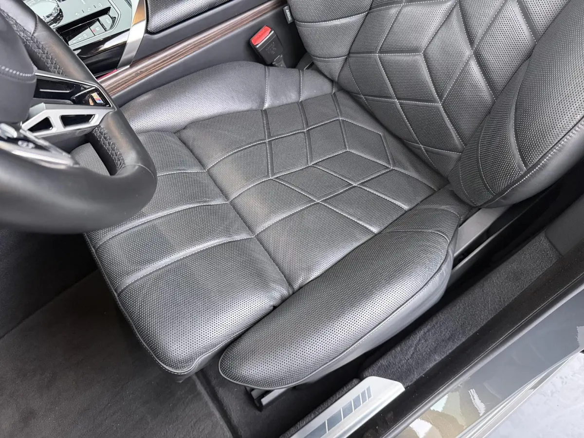 xDrive60 106 kWh | Bowers & Wilkins | Trekhaak | Massage voorstoelen | Connoisseur Pack | Driving Assistant Professional |  Gelaagd glas | panoramadak Sky Lounge