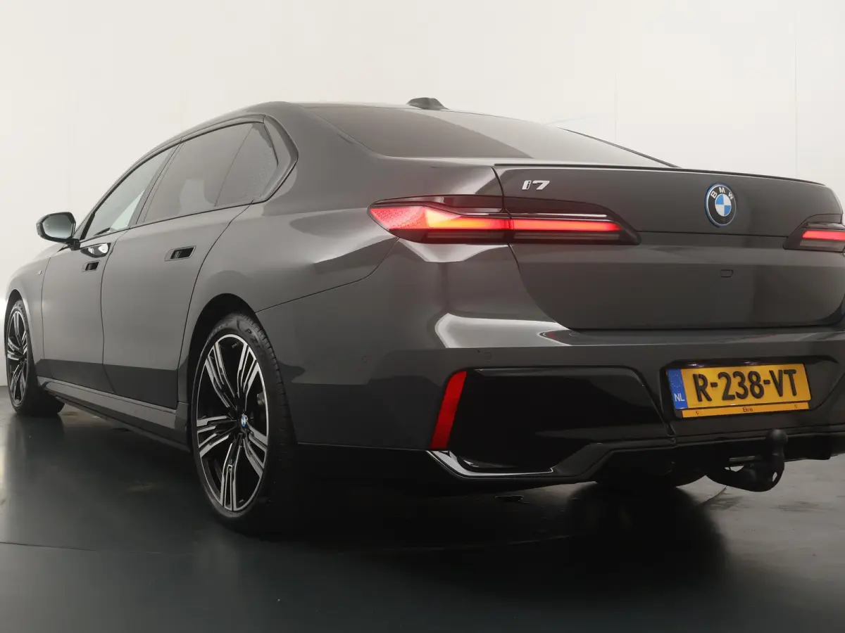xDrive60 106 kWh | Bowers & Wilkins | Trekhaak | Massage voorstoelen | Connoisseur Pack | Driving Assistant Professional |  Gelaagd glas | panoramadak Sky Lounge