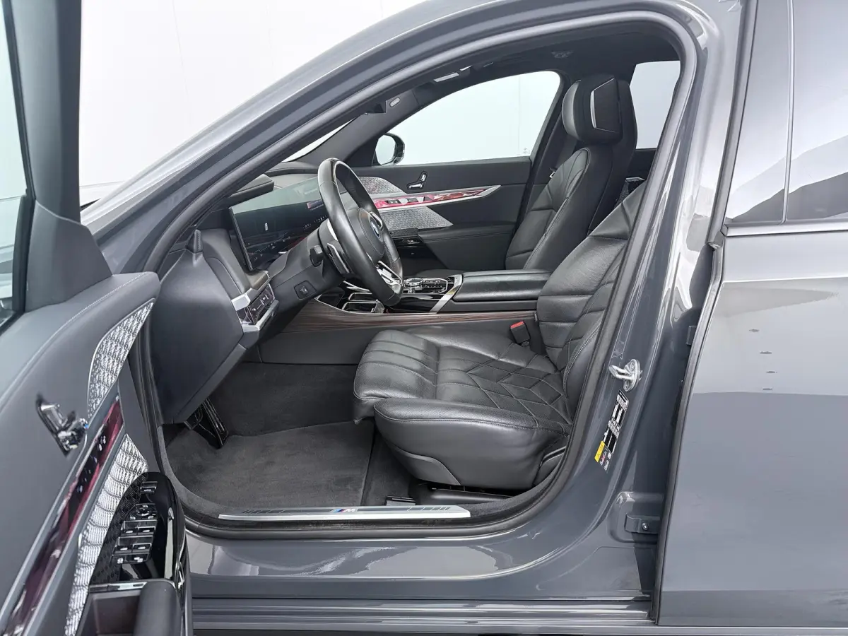 xDrive60 106 kWh | Bowers & Wilkins | Trekhaak | Massage voorstoelen | Connoisseur Pack | Driving Assistant Professional |  Gelaagd glas | panoramadak Sky Lounge