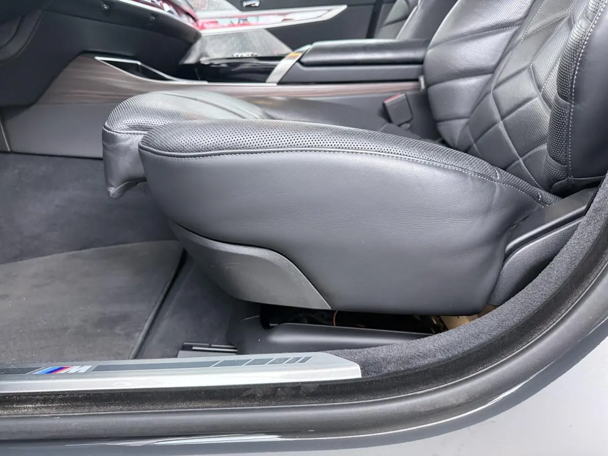 xDrive60 106 kWh | Bowers & Wilkins | Trekhaak | Massage voorstoelen | Connoisseur Pack | Driving Assistant Professional |  Gelaagd glas | panoramadak Sky Lounge