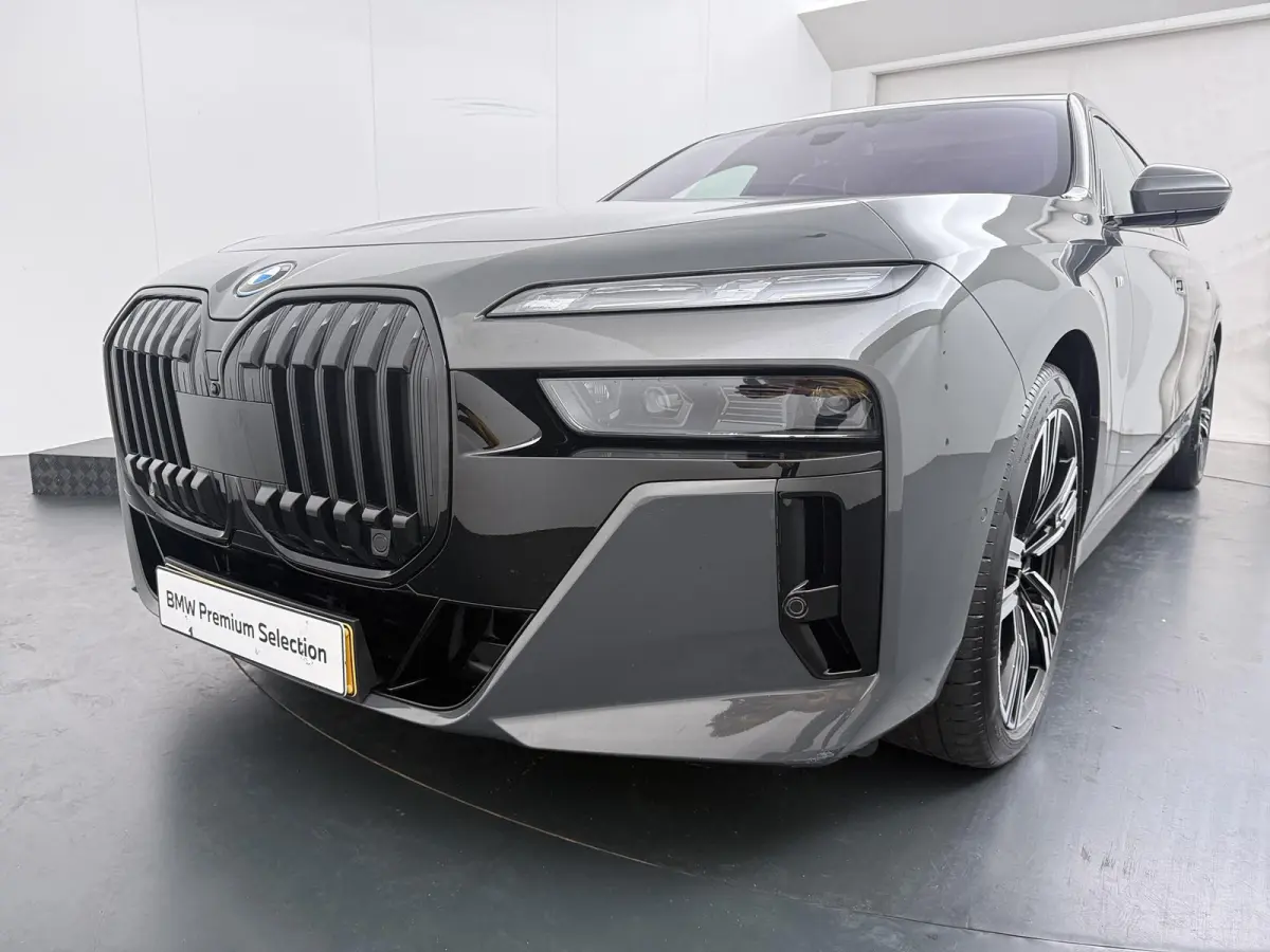 xDrive60 106 kWh | Bowers & Wilkins | Trekhaak | Massage voorstoelen | Connoisseur Pack | Driving Assistant Professional |  Gelaagd glas | panoramadak Sky Lounge