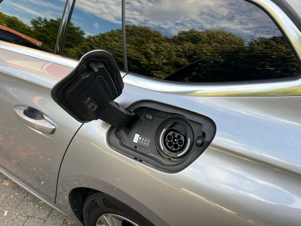 1.6 HYbrid PHEV Allure l Pano l ACC l