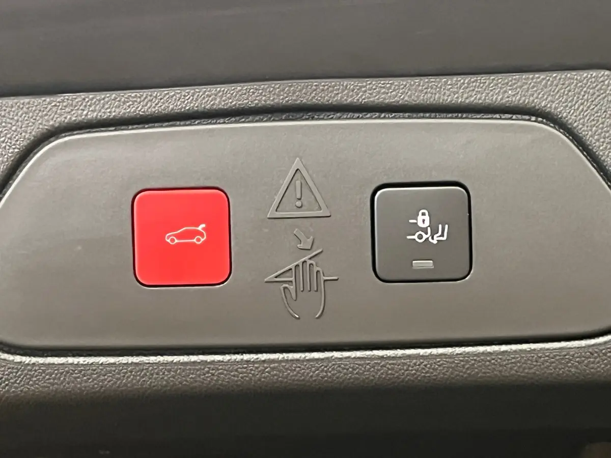 1.6 PHEV GS Stuur & Stoelverwarming | AGR-Stoelen | Camera | 18" Lichtmetaal | Cruise | Carplay | Climate Control  | AGR Comfortstoelen | Achteruitrij Camera | Apple Carplay/Android Auto|tel