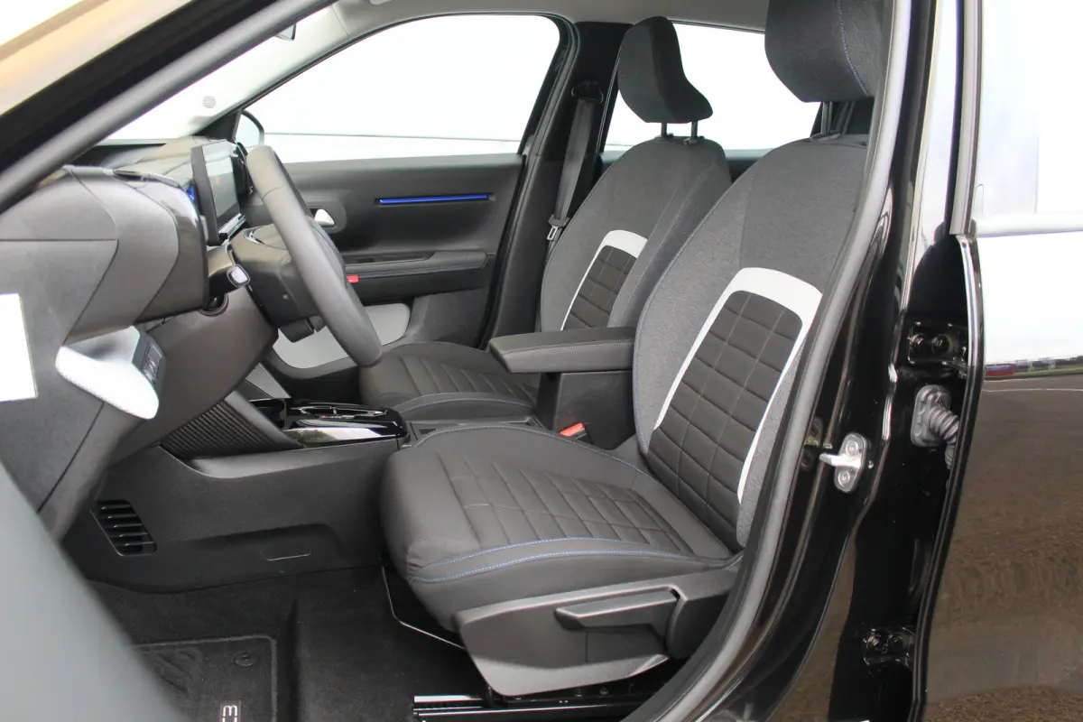 Business 113pk Comfort Range 44 kWh | Airco | Comfort St. | Cruise C. | LED | Navigatie | PDC | Airco | Comfort St. | Cruise C. | LED | Navigatie | PDC |