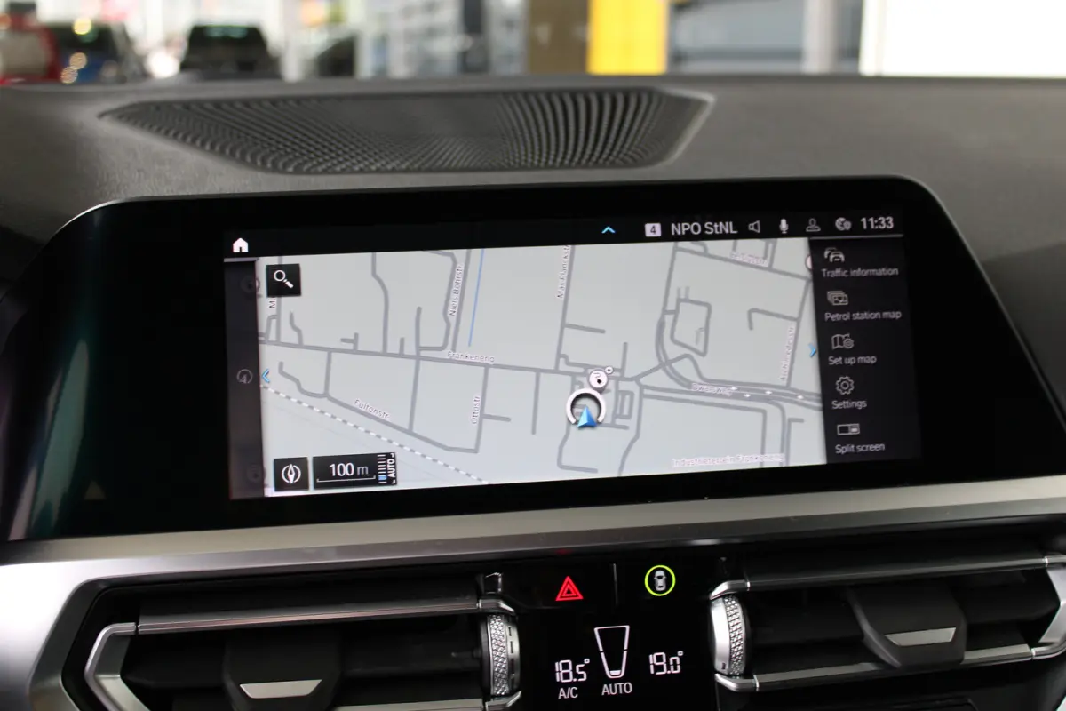 320e Business Edition Plus | SOH 93% | M-sport | Ledere bekleding | Elektrische achterklep | Navigatie |