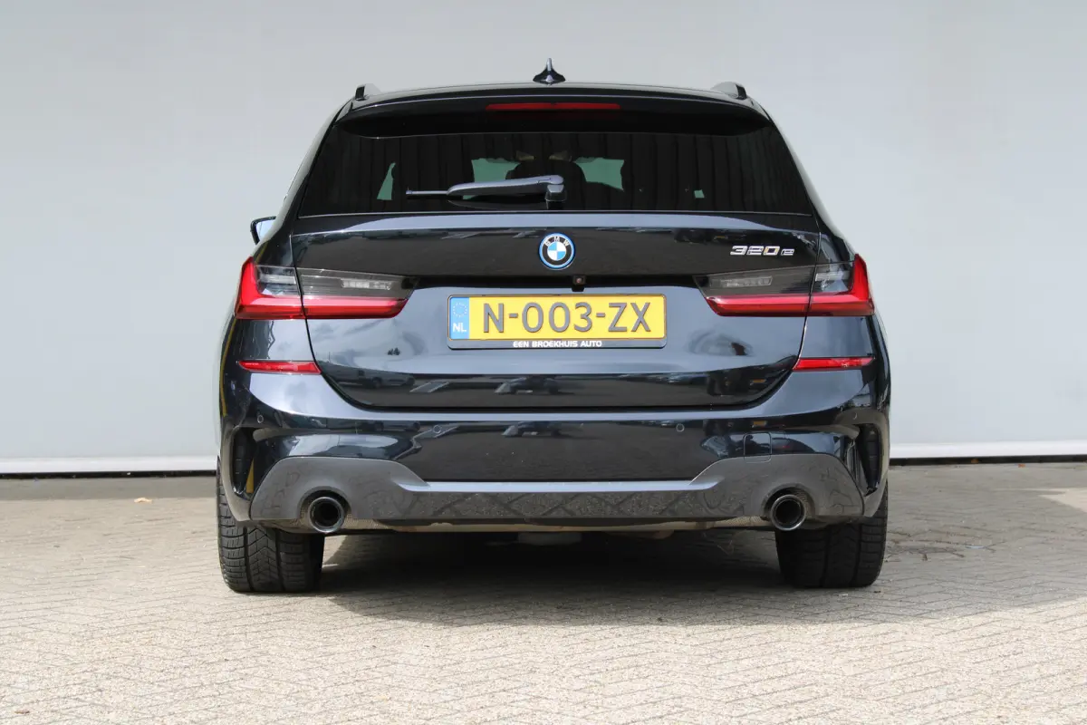320e Business Edition Plus | SOH 93% | M-sport | Ledere bekleding | Elektrische achterklep | Navigatie |
