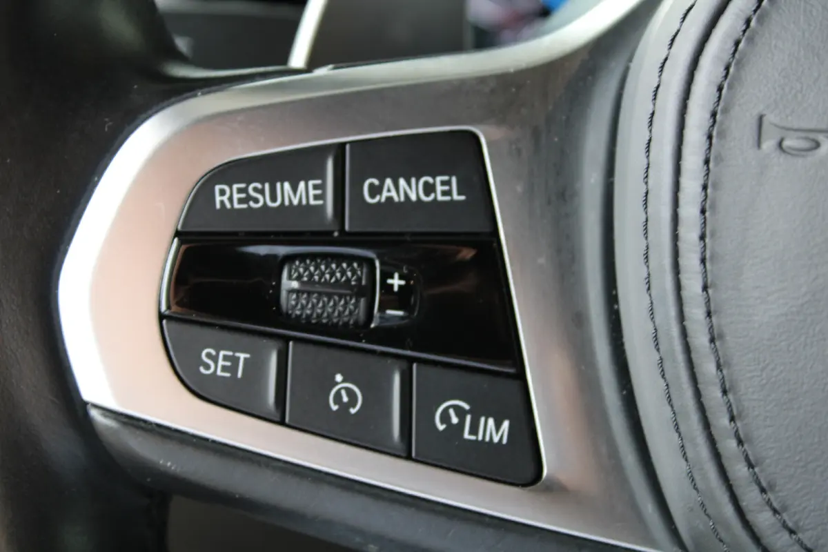 320e Business Edition Plus | SOH 93% | M-sport | Ledere bekleding | Elektrische achterklep | Navigatie |