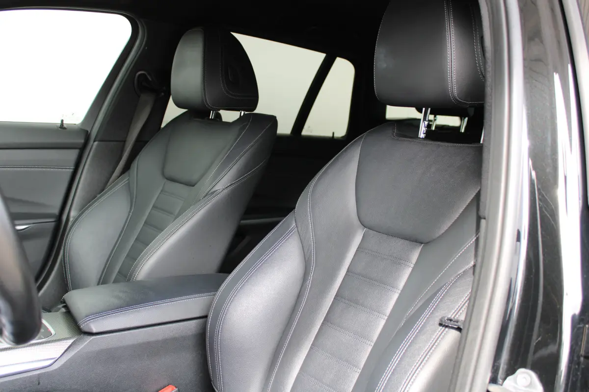 320e Business Edition Plus | SOH 93% | M-sport | Ledere bekleding | Elektrische achterklep | Navigatie |
