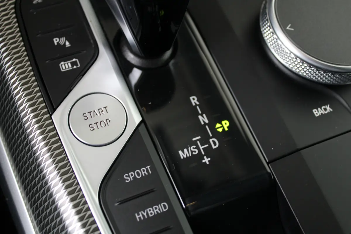 320e Business Edition Plus | SOH 93% | M-sport | Ledere bekleding | Elektrische achterklep | Navigatie |