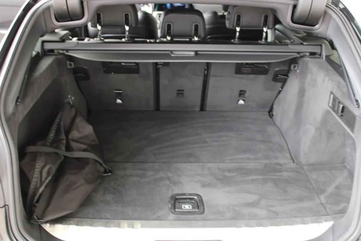 320e Business Edition Plus | SOH 93% | M-sport | Ledere bekleding | Elektrische achterklep | Navigatie |