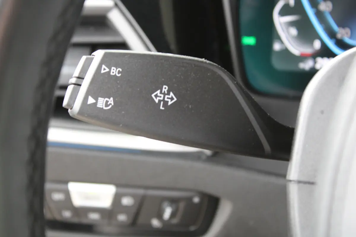 320e Business Edition Plus | SOH 93% | M-sport | Ledere bekleding | Elektrische achterklep | Navigatie |