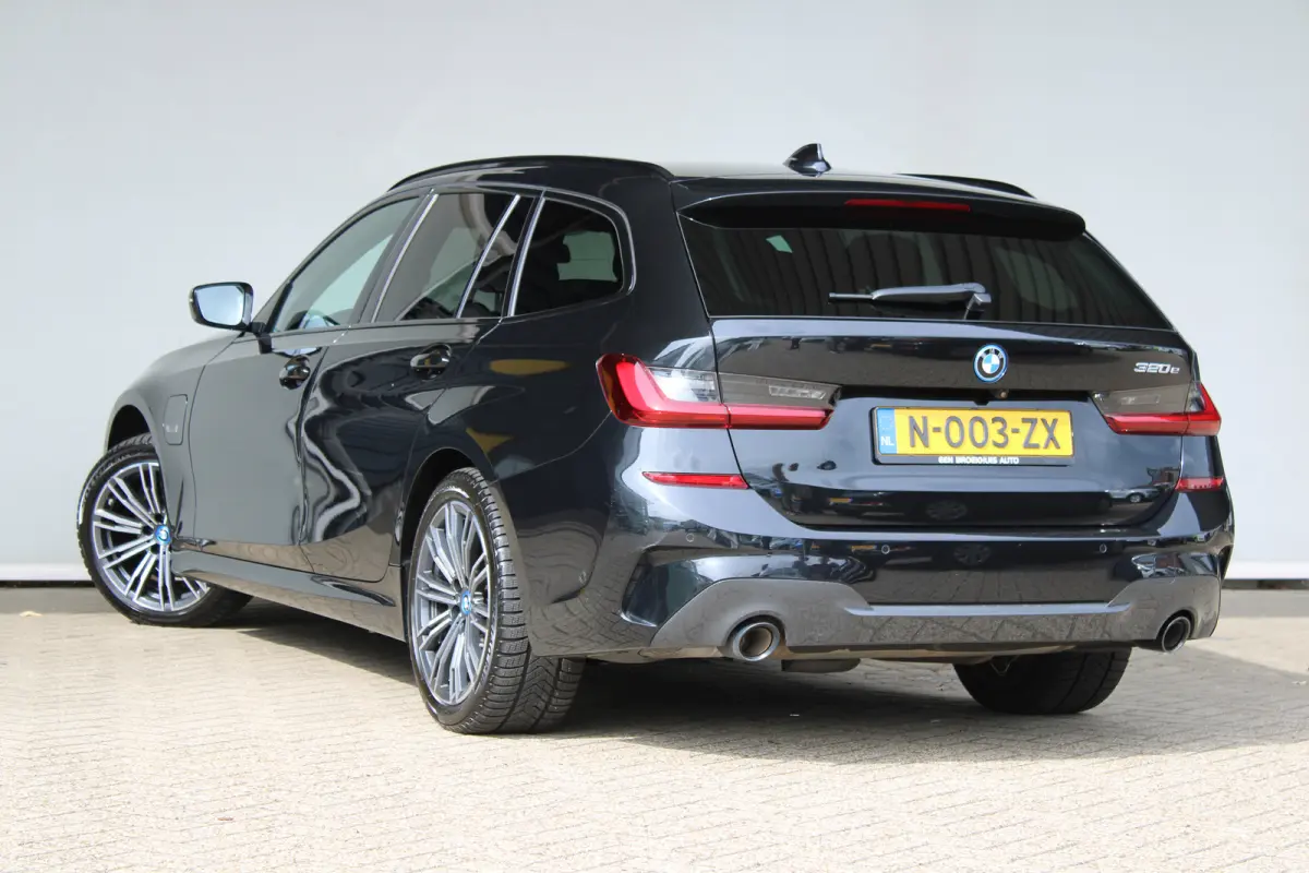 320e Business Edition Plus | SOH 93% | M-sport | Ledere bekleding | Elektrische achterklep | Navigatie |