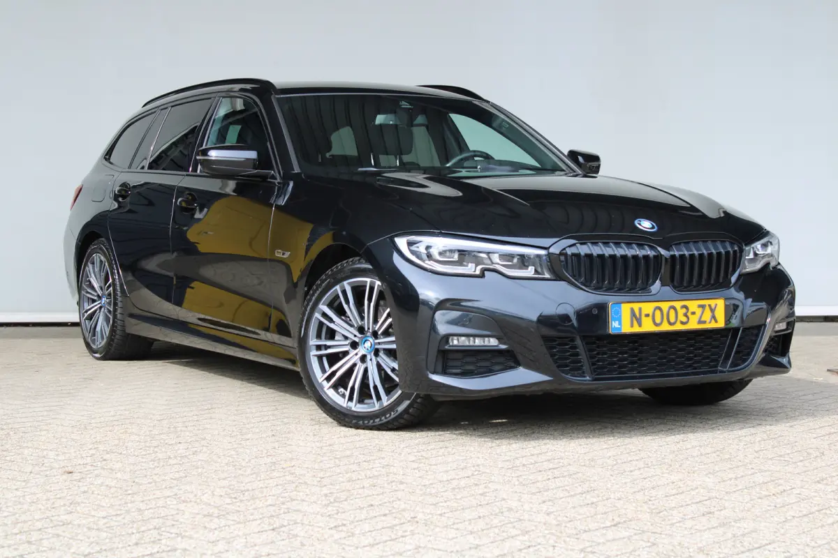 320e Business Edition Plus | SOH 93% | M-sport | Ledere bekleding | Elektrische achterklep | Navigatie |